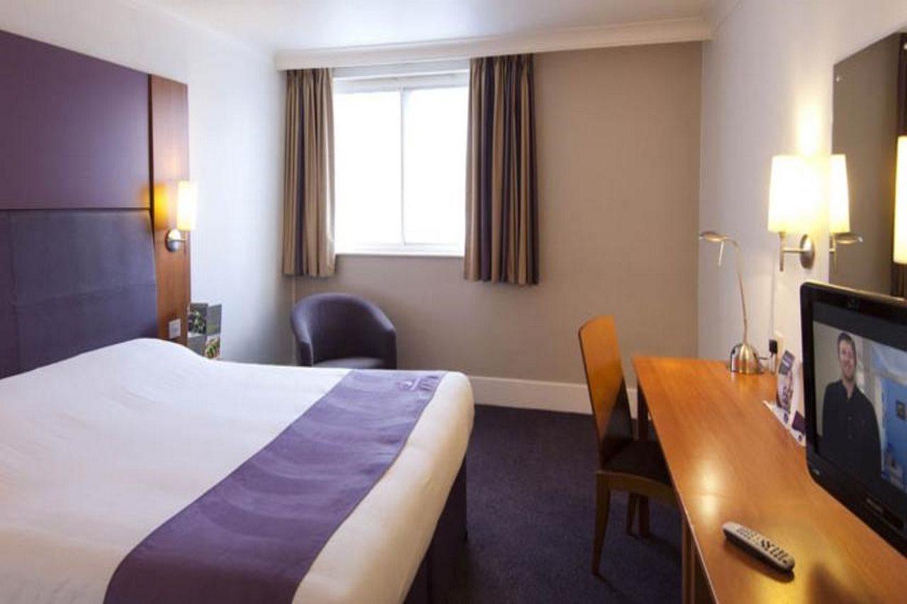 Premier Inn Peterborough North Exterior foto