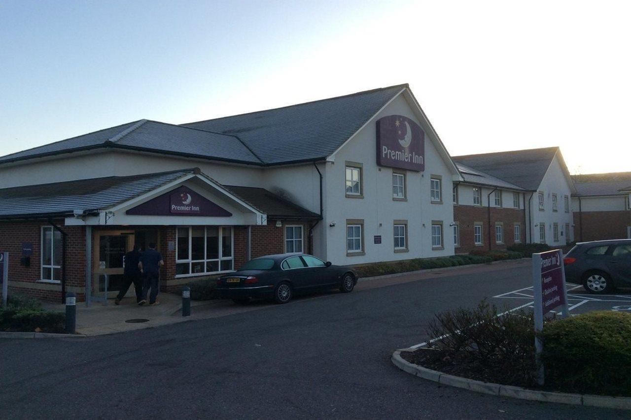 Premier Inn Peterborough North Exterior foto