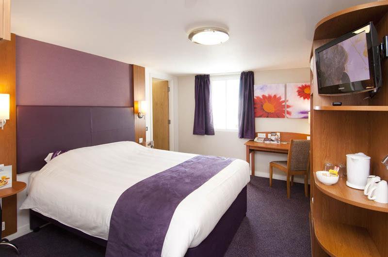 Premier Inn Peterborough North Exterior foto